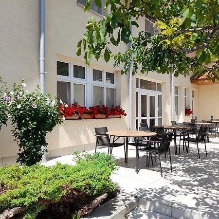 Hotel Platan Székesfehérvár Buitenkant foto