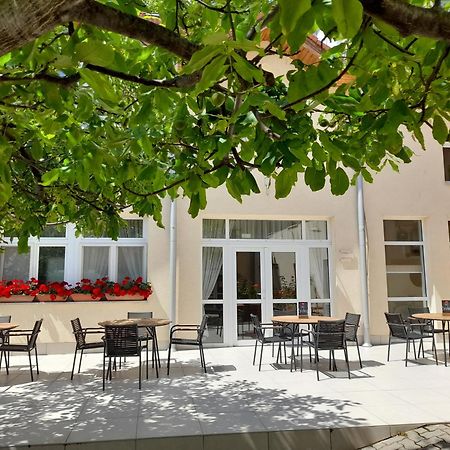 Hotel Platan Székesfehérvár Buitenkant foto