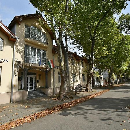 Hotel Platan Székesfehérvár Buitenkant foto