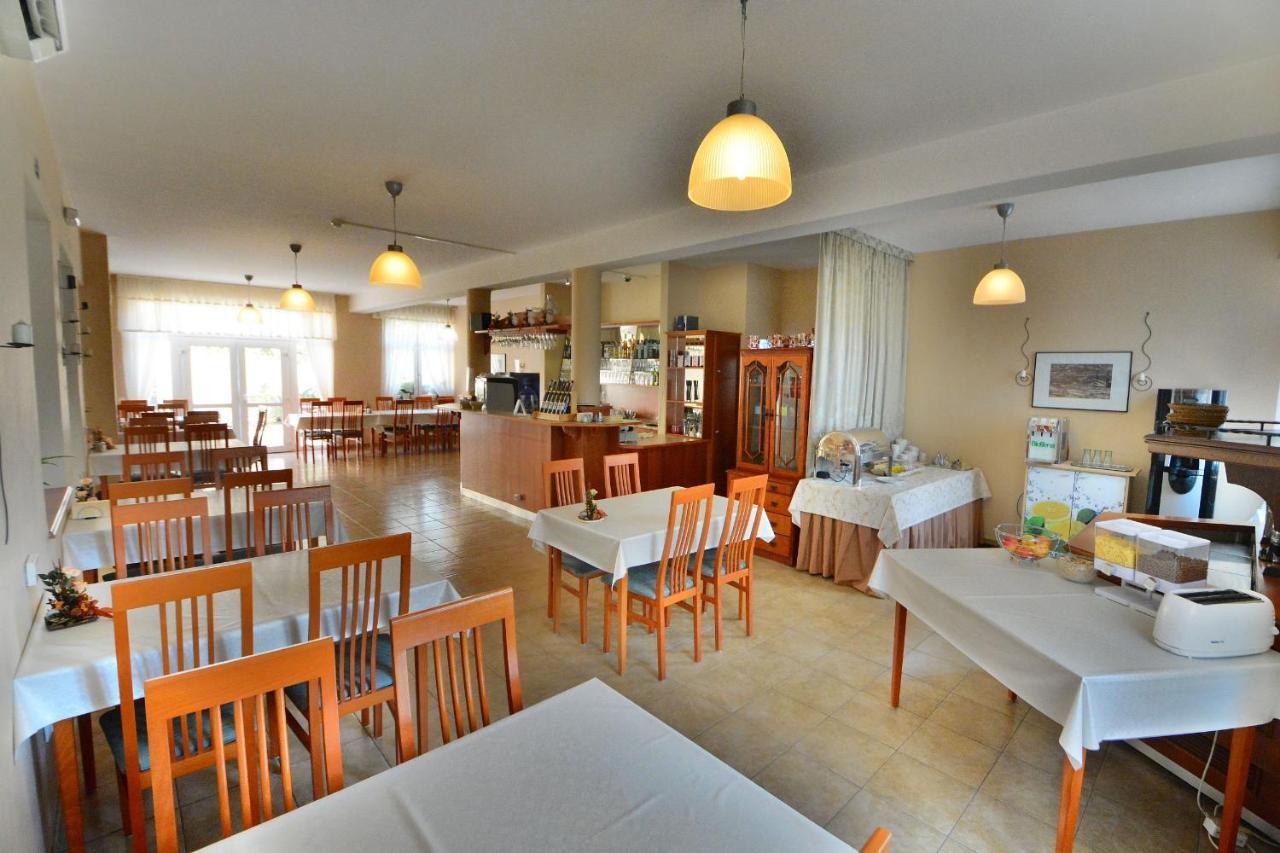 Hotel Platan Székesfehérvár Buitenkant foto