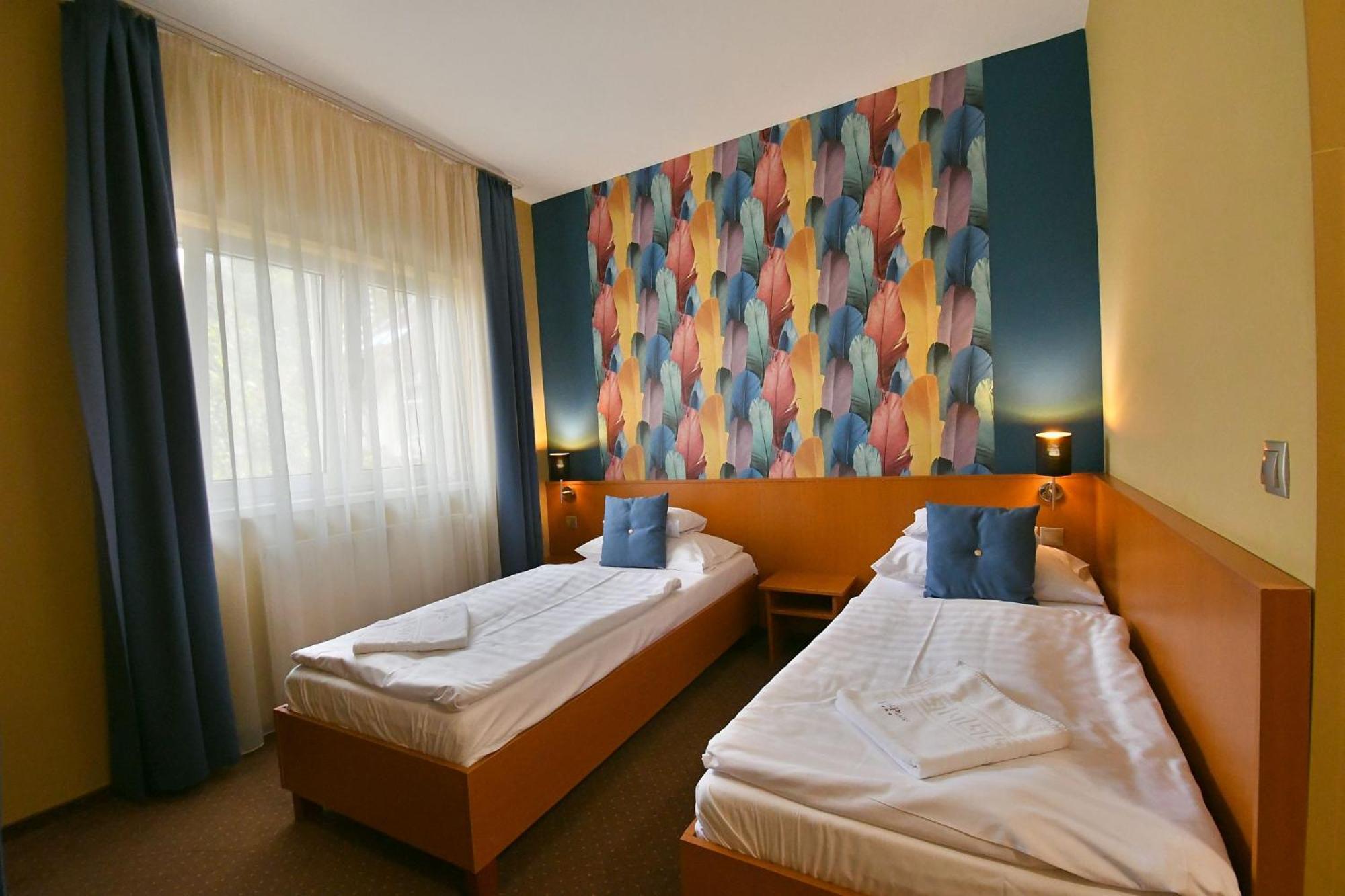 Hotel Platan Székesfehérvár Buitenkant foto