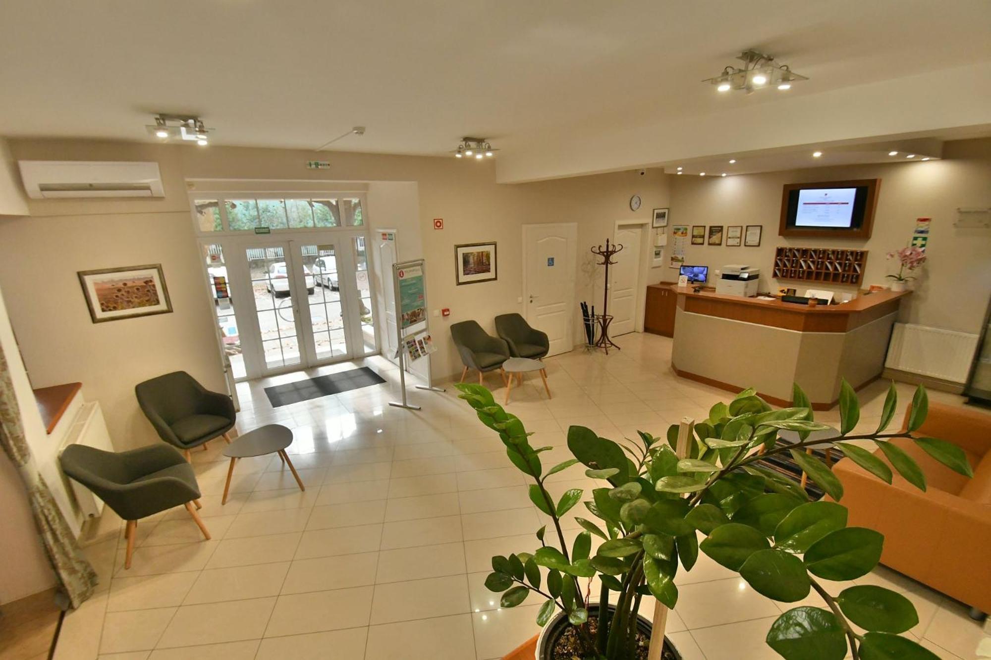 Hotel Platan Székesfehérvár Buitenkant foto