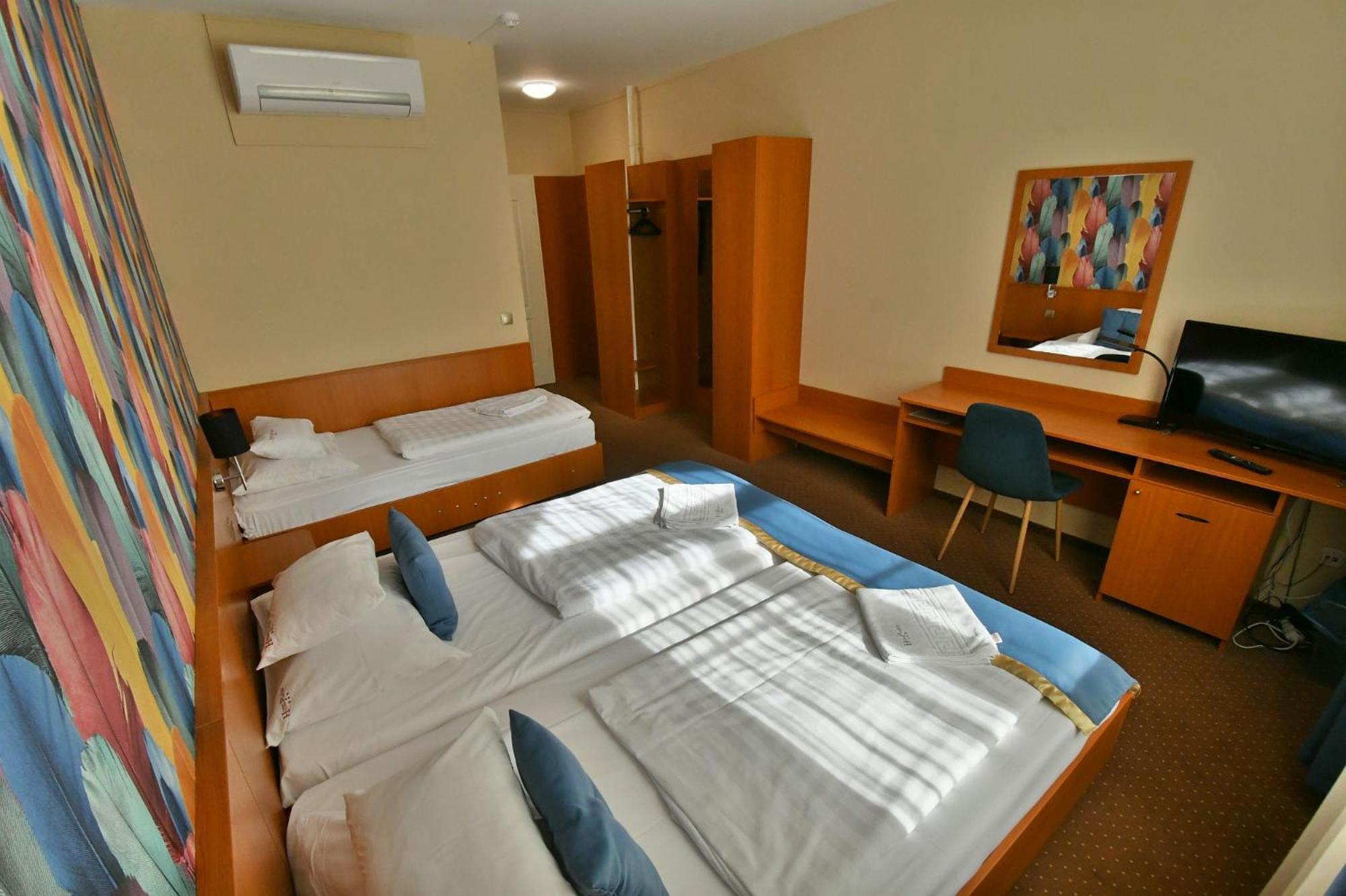 Hotel Platan Székesfehérvár Buitenkant foto