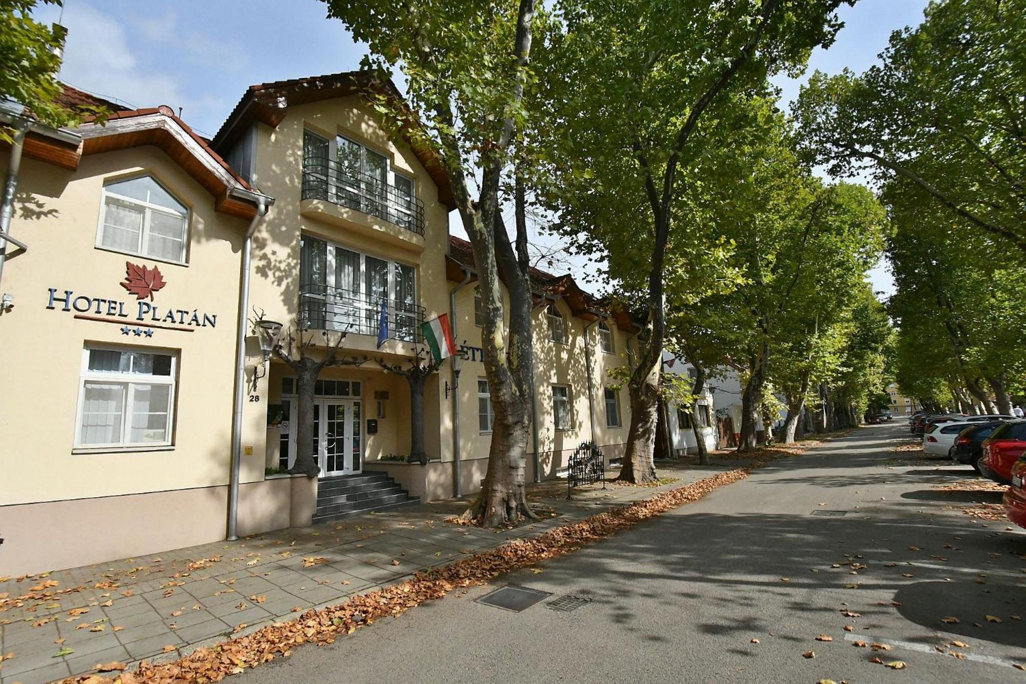 Hotel Platan Székesfehérvár Buitenkant foto