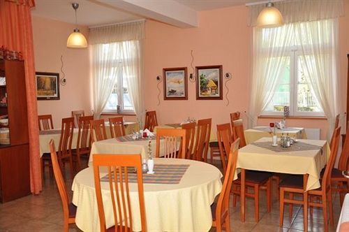 Hotel Platan Székesfehérvár Buitenkant foto