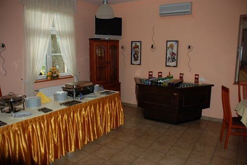 Hotel Platan Székesfehérvár Buitenkant foto