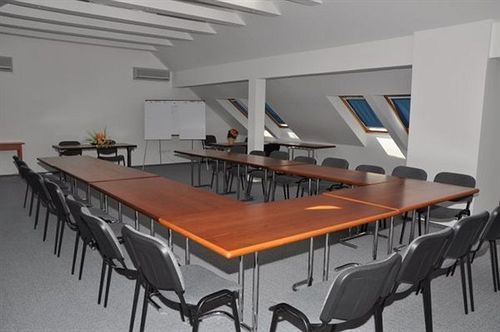 Hotel Platan Székesfehérvár Buitenkant foto